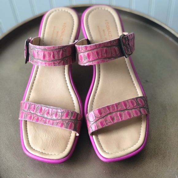 DONALD J PLINER | JACEY KITTEN HEEL SANDAL. SZ: 7. - Picture 1 of 8